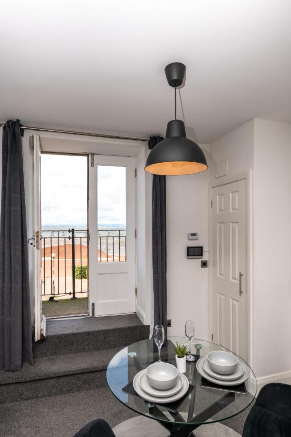 The Croston Balcony Apartment- Morecambe Central Promenade, Beach Front And Sea Views Luaran gambar